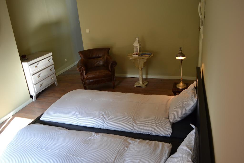 Bed & Breakfast Des Roses Voltaire Brussels